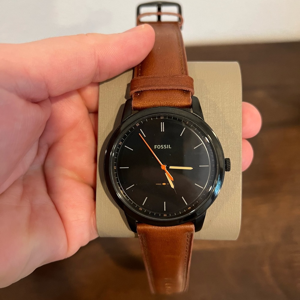 NWOT Men’s Fossil minimalist watch with brown leather strap